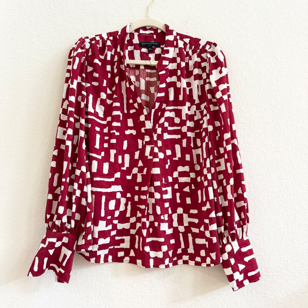 Banana Republic Red White Abstract Geometric V-Neck Polyester Blouse Medium